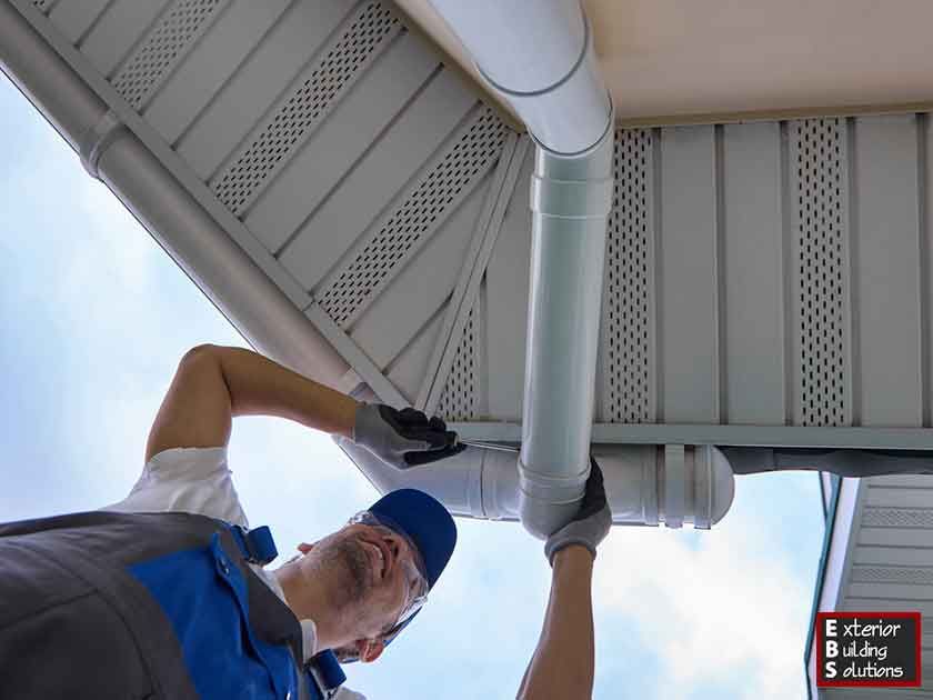 3 Red Flags to Avoid When Hiring a Gutter Contractor